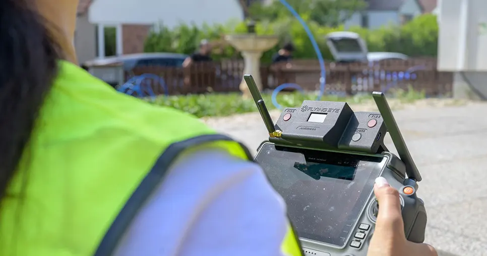  Démonstration de nettoyage de toiture et façade en hauteur par drone à Strasbourg avec Sonay Kartal de Kartal Propreté