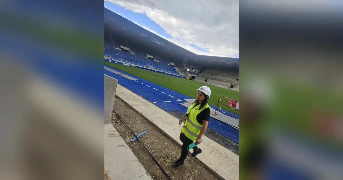 Sonay Kartal, dirigeante de Kartal Proprete, en visite sur le chantier du Stade de la Meinau